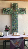 Crucifixo Artesanal em Ferro com Acabamento Rústico