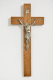 Crucifixo em Metal Prateado com Detalhes