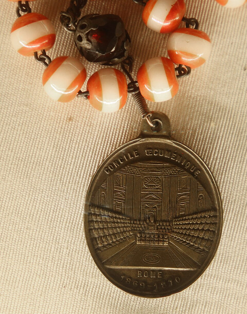 Terço Tradicional com Medalha Central Ornamentada