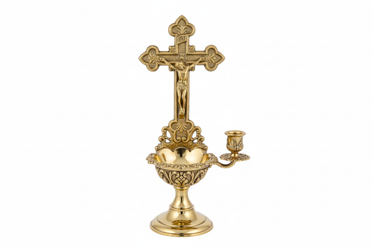 Crucifixo de latão com suporte para água benta e vela